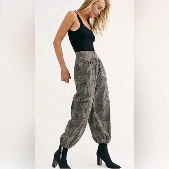 Free People Fly Away Printed Cargo Parachute Pants - Size 0 - Picture 2 of 14